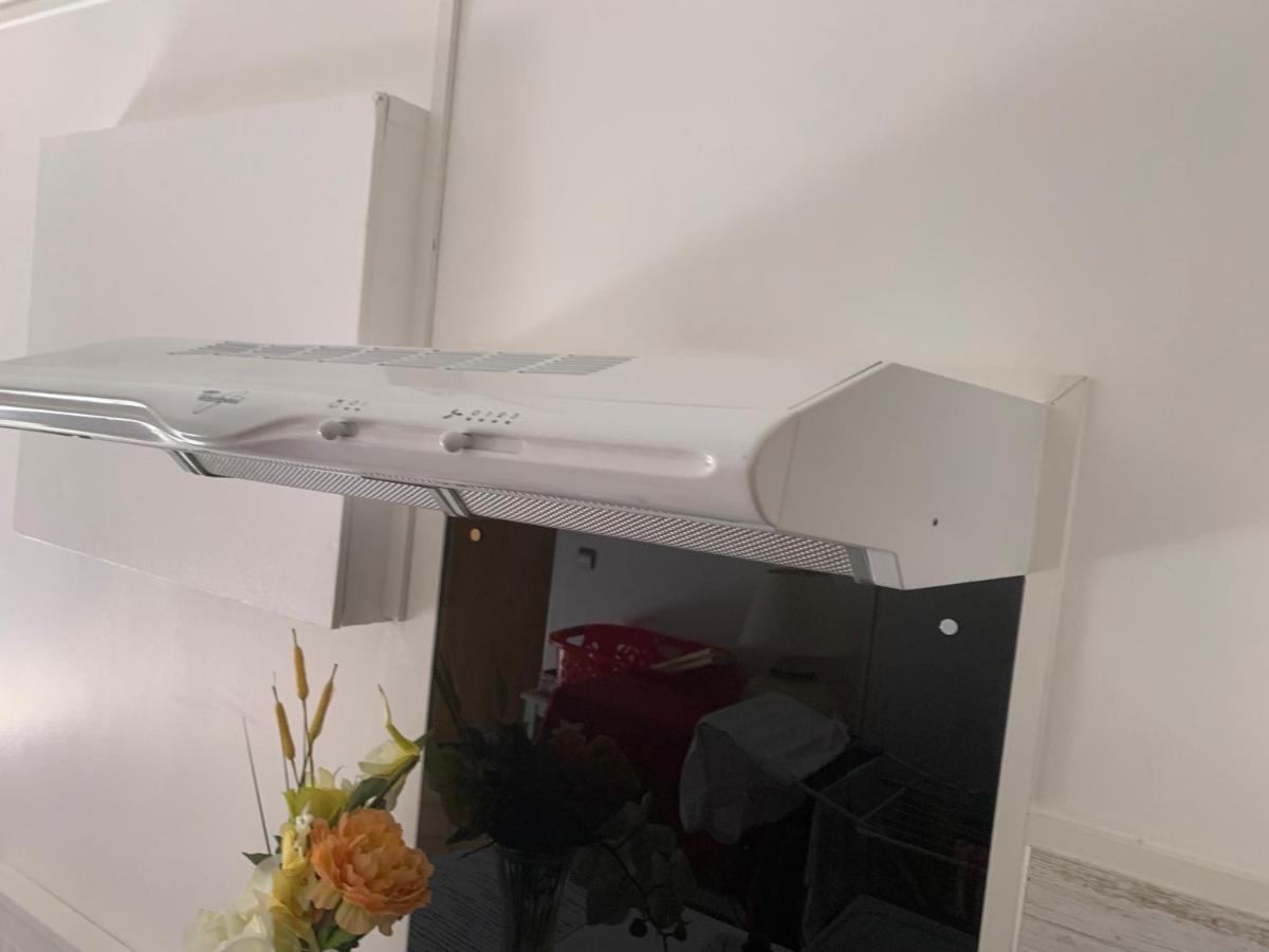 Joli Studio Tout Confort Avec Toutes Commodites Vaulx-en-Velin Luaran gambar