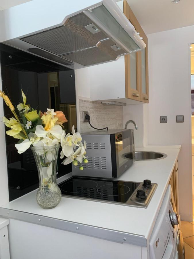 Joli Studio Tout Confort Avec Toutes Commodites Vaulx-en-Velin Luaran gambar